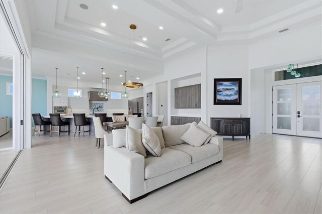 387 S SHORE DRIVE, Sarasota, FL 34234