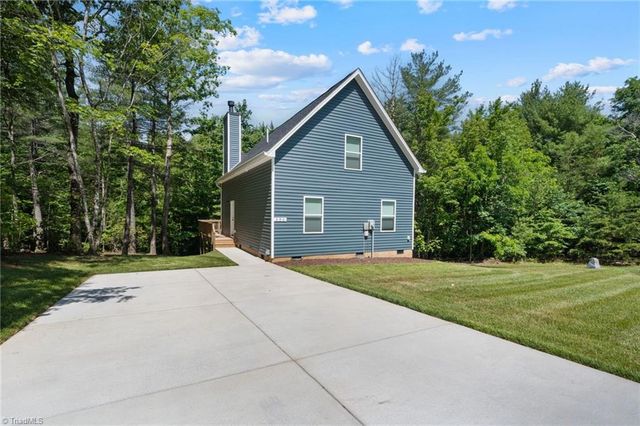 686 SweetWater Road, Boomer, NC 28606
