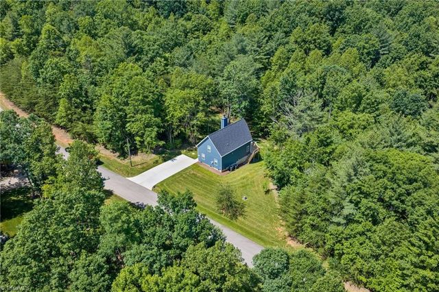 686 SweetWater Road, Boomer, NC 28606