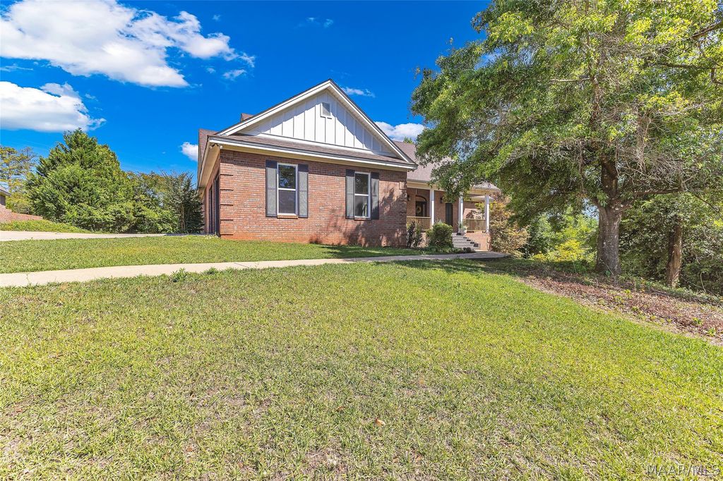 221 Doe Drive, Prattville, AL 36067