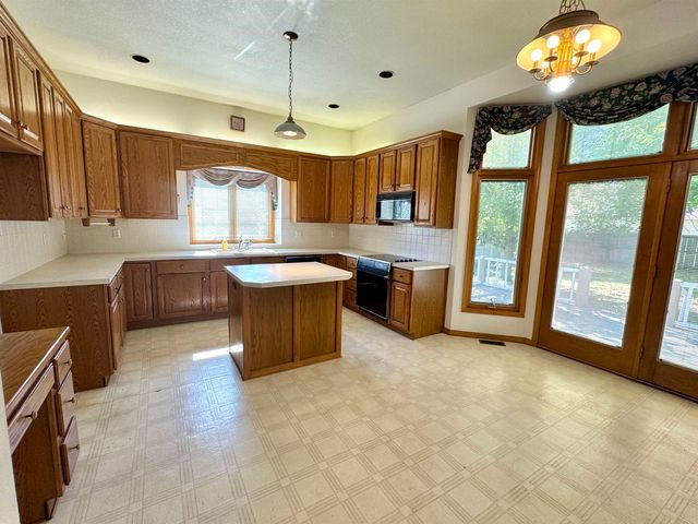 2325 Potters Ct., El Dorado, KS 67042