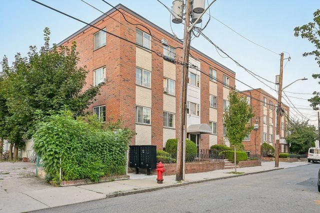 21 Staples Ave 23, Everett, MA 02149