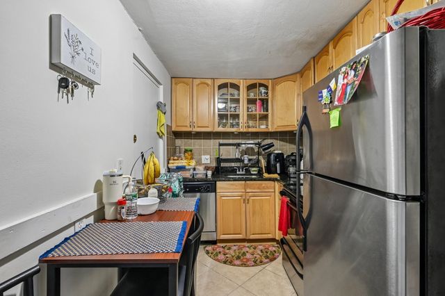 21 Staples Ave 23, Everett, MA 02149