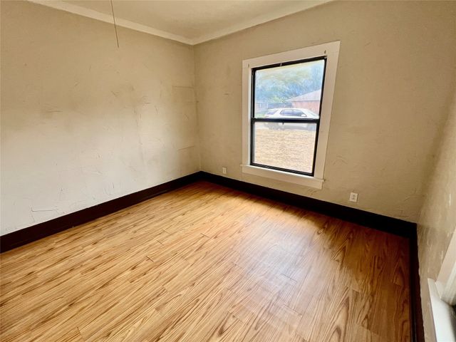 1018 S Seaman Street, Eastland, TX 76448