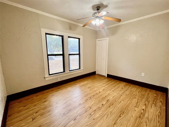 1018 S Seaman Street, Eastland, TX 76448