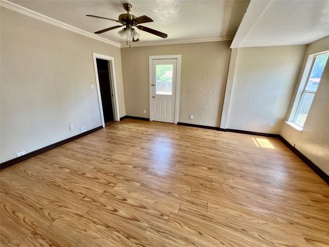 1018 S Seaman Street, Eastland, TX 76448