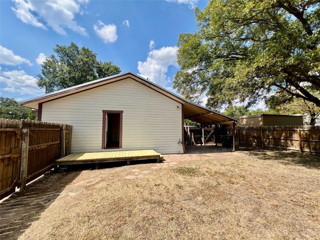 1018 S Seaman Street, Eastland, TX 76448