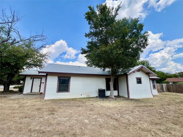 1018 S Seaman Street, Eastland, TX 76448