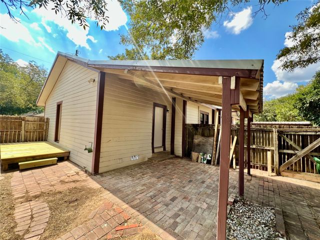 1018 S Seaman Street, Eastland, TX 76448