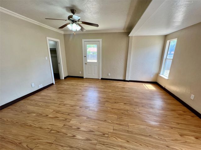 1018 S Seaman Street, Eastland, TX 76448