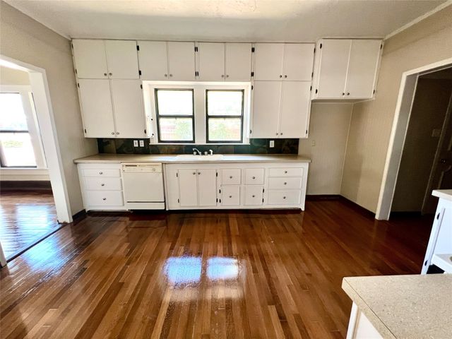 1018 S Seaman Street, Eastland, TX 76448