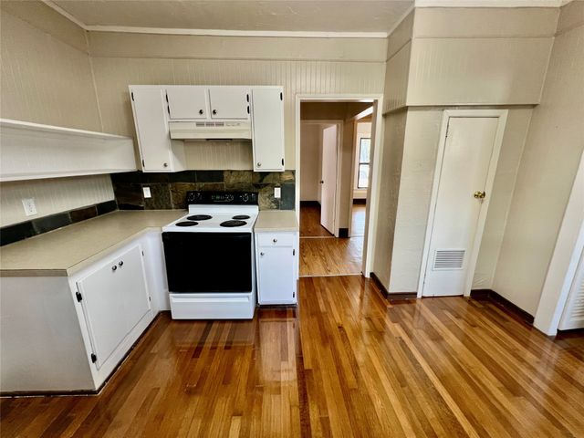 1018 S Seaman Street, Eastland, TX 76448