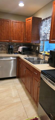 2350 NW 60th Avenue, Sunrise, FL 33313