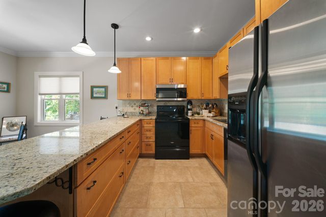 195 Oak Lane, Mars Hill, NC 28754