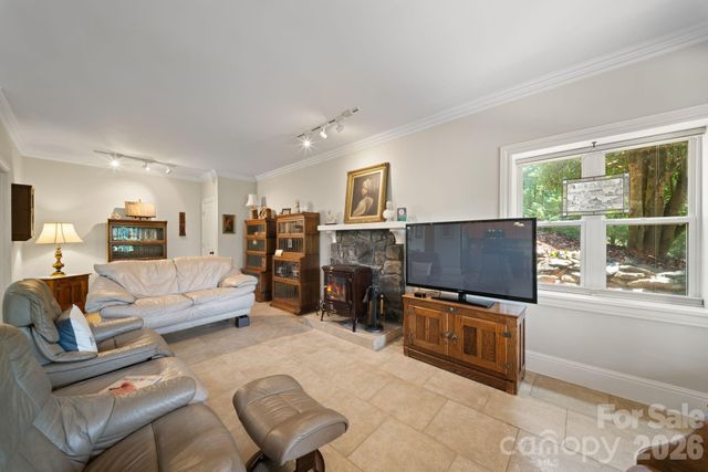 195 Oak Lane, Mars Hill, NC 28754