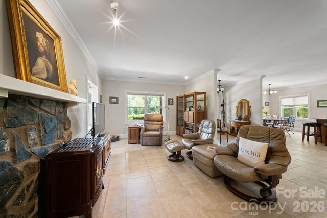 195 Oak Lane, Mars Hill, NC 28754