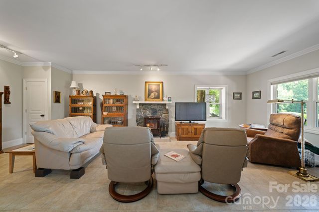 195 Oak Lane, Mars Hill, NC 28754