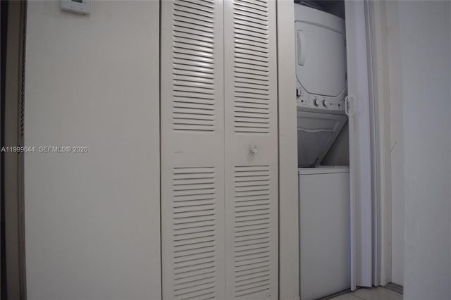 10013 Winding Lake Rd 102, Sunrise, FL 33351