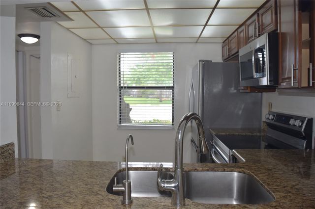 10013 Winding Lake Rd 102, Sunrise, FL 33351