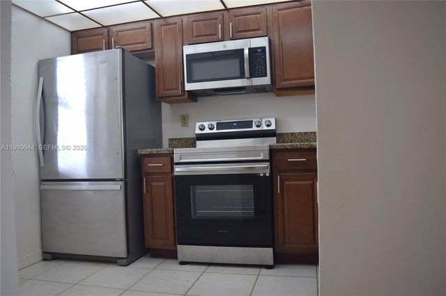 10013 Winding Lake Rd 102, Sunrise, FL 33351