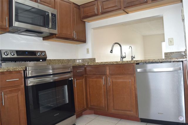 10013 Winding Lake Rd 102, Sunrise, FL 33351