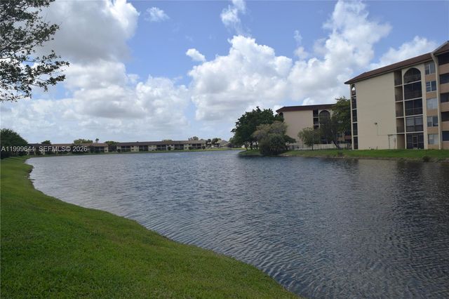 10013 Winding Lake Rd 102, Sunrise, FL 33351