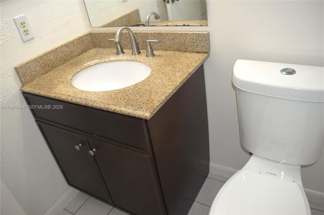 10013 Winding Lake Rd 102, Sunrise, FL 33351