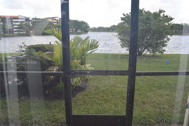 10013 Winding Lake Rd 102, Sunrise, FL 33351