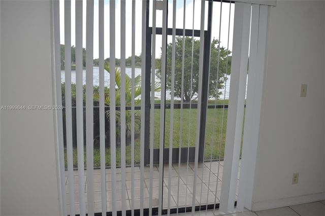 10013 Winding Lake Rd 102, Sunrise, FL 33351