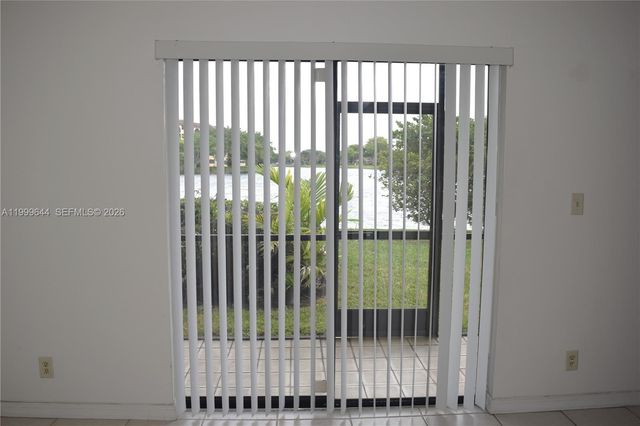 10013 Winding Lake Rd 102, Sunrise, FL 33351