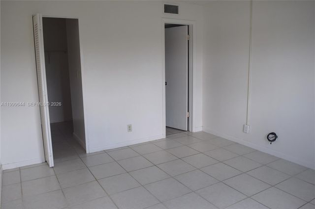 10013 Winding Lake Rd 102, Sunrise, FL 33351