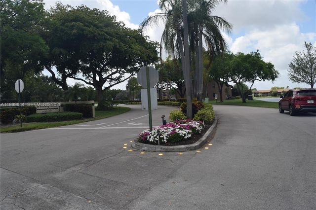 10013 Winding Lake Rd 102, Sunrise, FL 33351