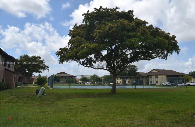 10013 Winding Lake Rd 102, Sunrise, FL 33351