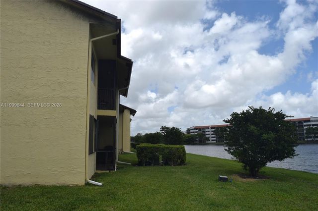 10013 Winding Lake Rd 102, Sunrise, FL 33351