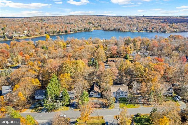 6309 VENTNOR DR, Tobyhanna, PA 18466