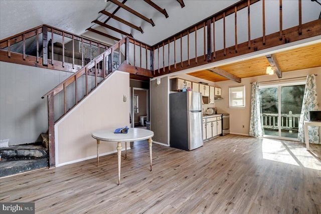 6309 VENTNOR DR, Tobyhanna, PA 18466