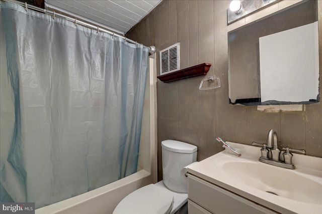 6309 VENTNOR DR, Tobyhanna, PA 18466