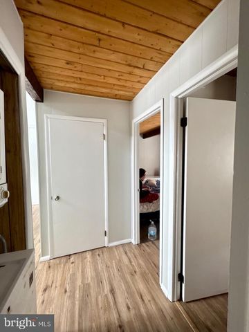 6309 VENTNOR DR, Tobyhanna, PA 18466