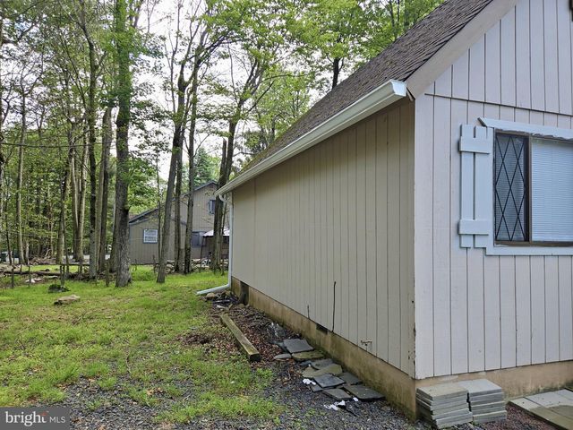 6309 VENTNOR DR, Tobyhanna, PA 18466