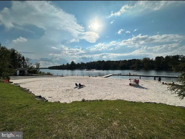 6309 VENTNOR DR, Tobyhanna, PA 18466