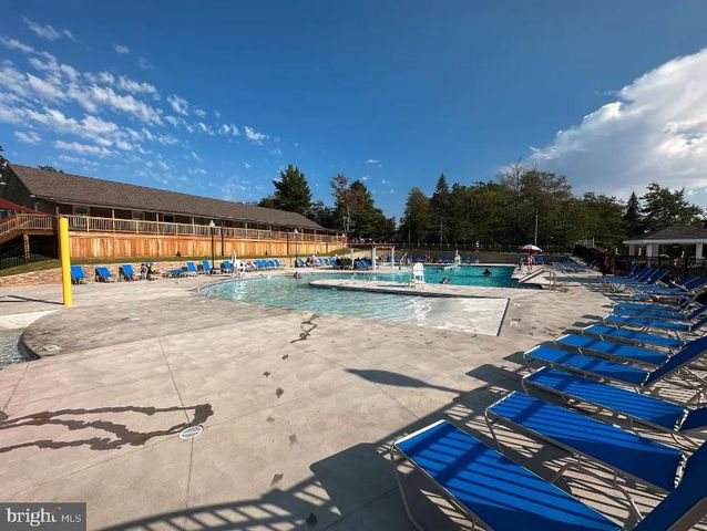 6309 VENTNOR DR, Tobyhanna, PA 18466