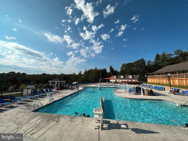 6309 VENTNOR DR, Tobyhanna, PA 18466