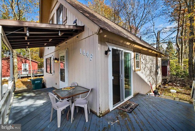 6309 VENTNOR DR, Tobyhanna, PA 18466