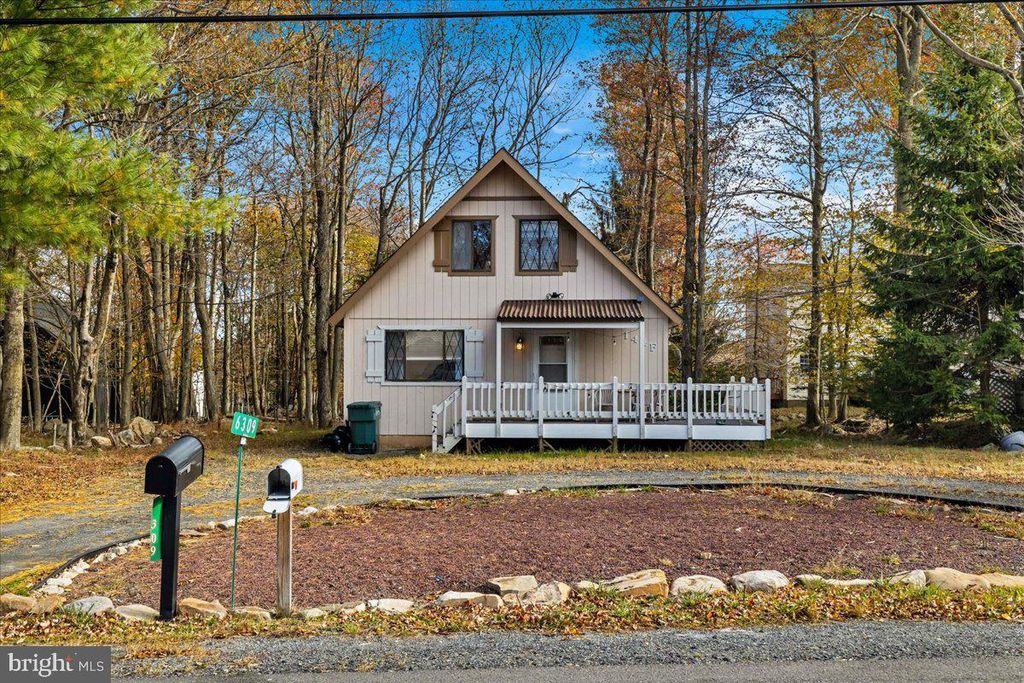 6309 VENTNOR DR, Tobyhanna, PA 18466