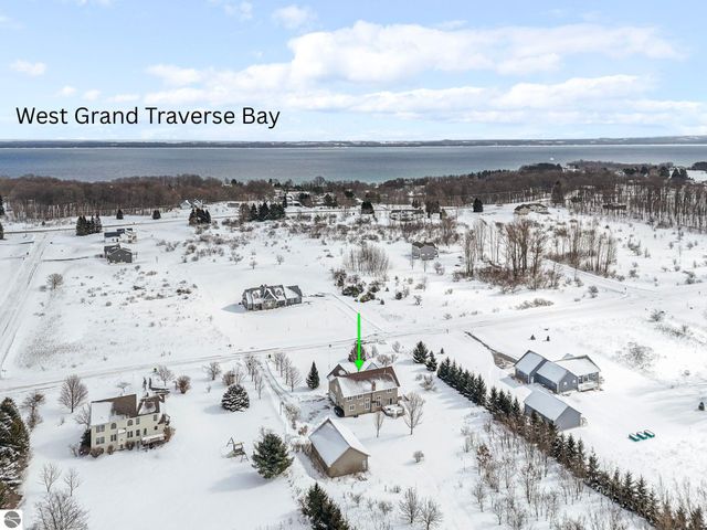 1474 S Montmorency Lane, Suttons Bay, MI 49682