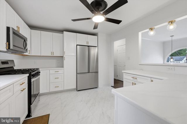 26 GILES LN, Aston, PA 19014