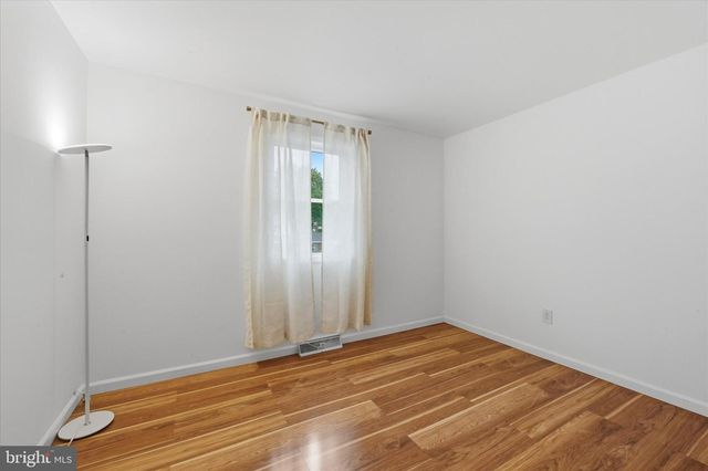 26 GILES LN, Aston, PA 19014