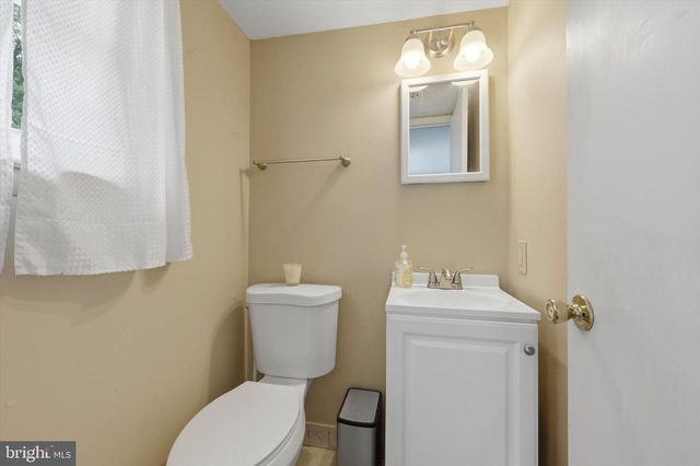 26 GILES LN, Aston, PA 19014