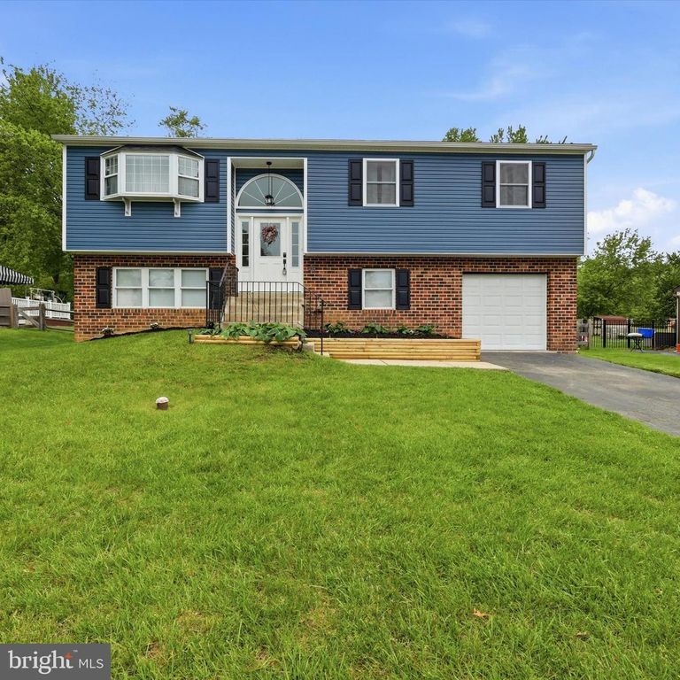 26 GILES LN, Aston, PA 19014