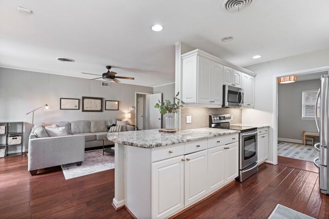 10631 Larchfield Lane, Dallas, TX 75238